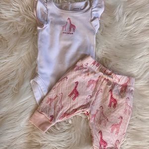 Janie and Jack Newborn- 0 months giraffe🦒print